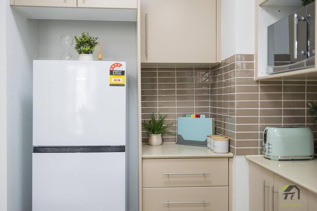 Utopia 2b2b In Wentworth Point&olympic Park Apartment Sydney
