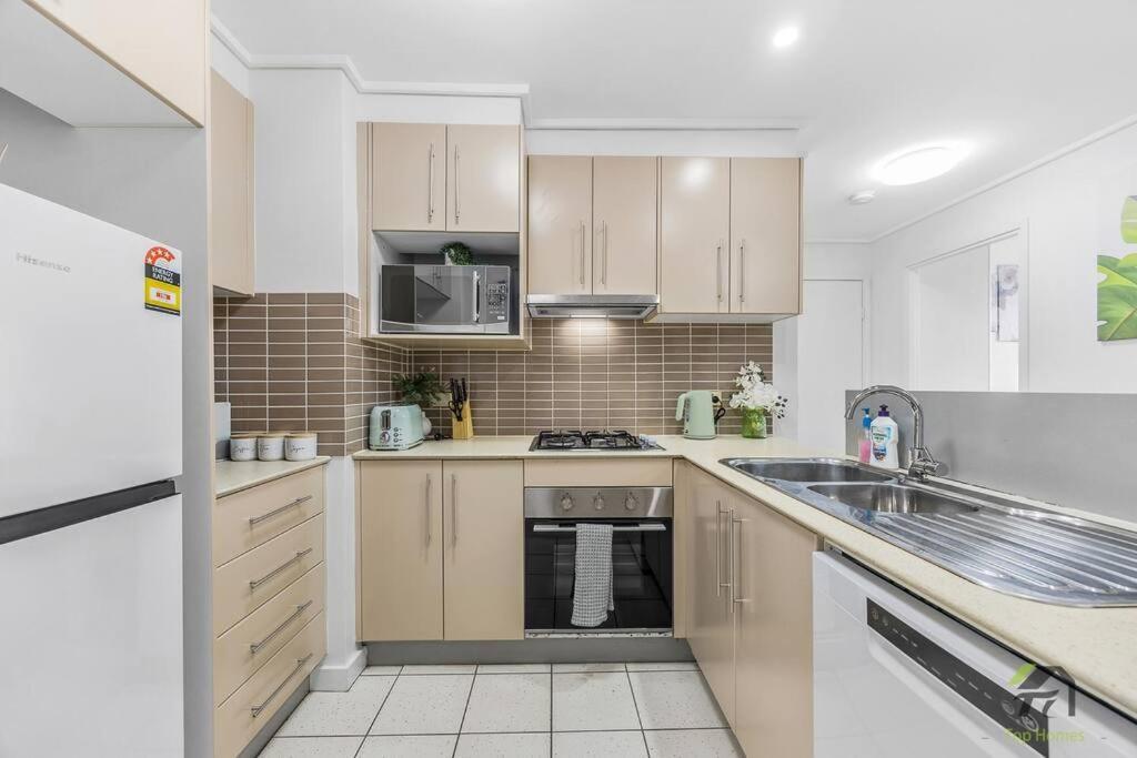 Apartment Utopia 2b2b In Wentworth Point&olympic Park Sydney